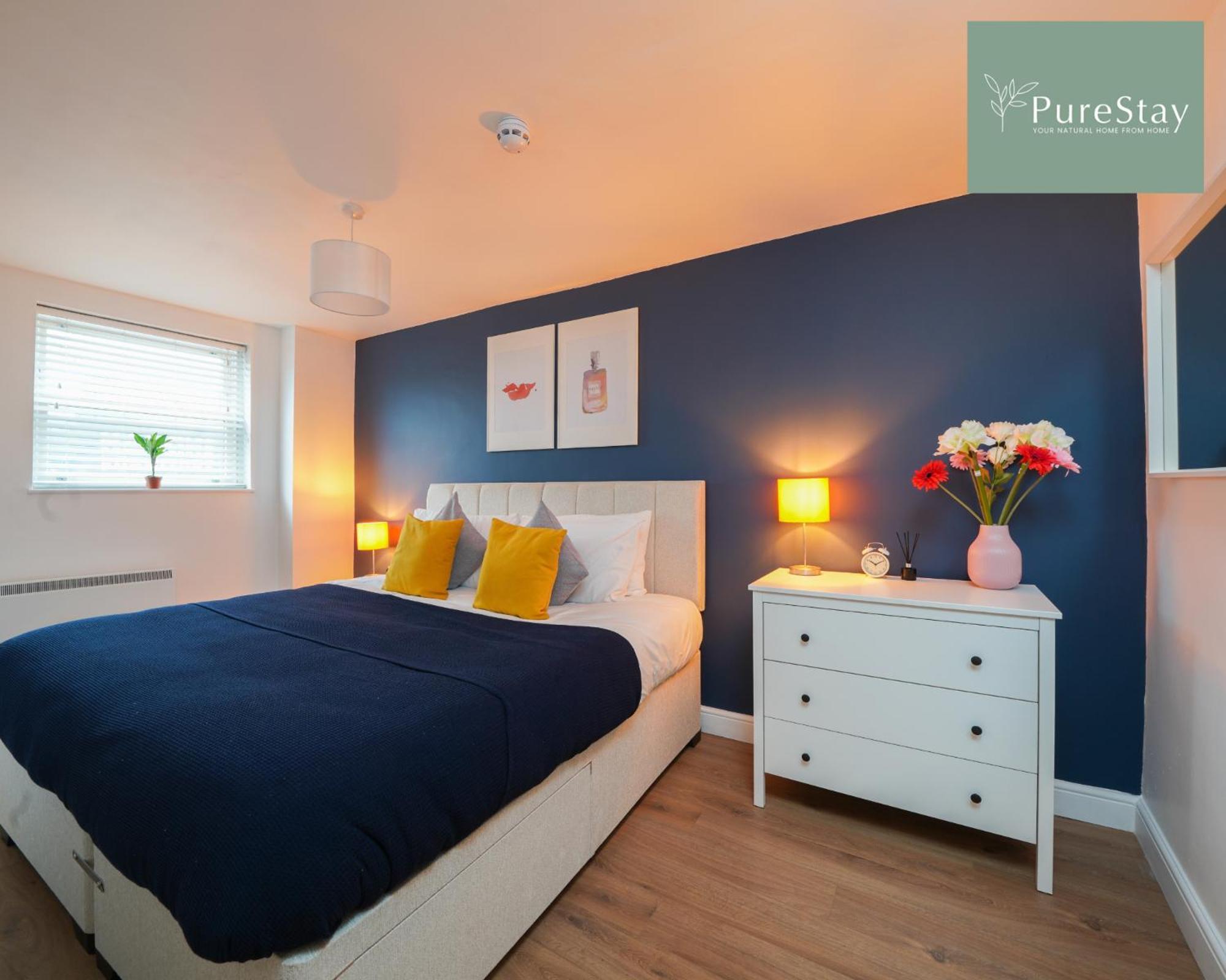 PureStay Luxury: Two-Bed Leamington Apartment Exterior photo