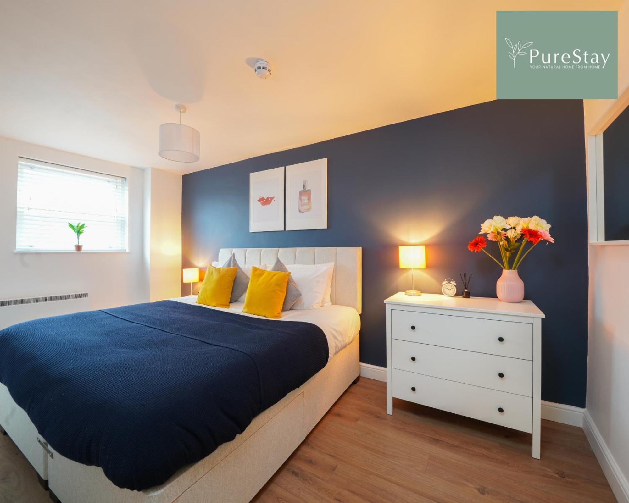 PureStay Luxury: Two-Bed Leamington Apartment Exterior photo