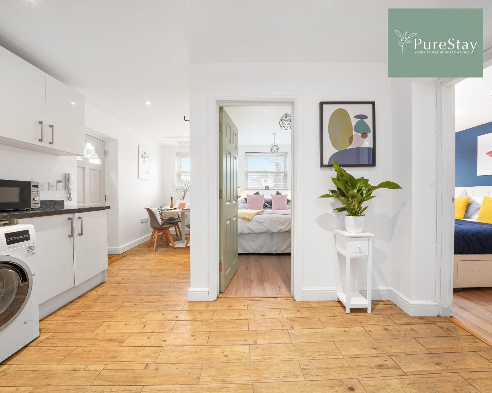 PureStay Luxury: Two-Bed Leamington Apartment Exterior photo