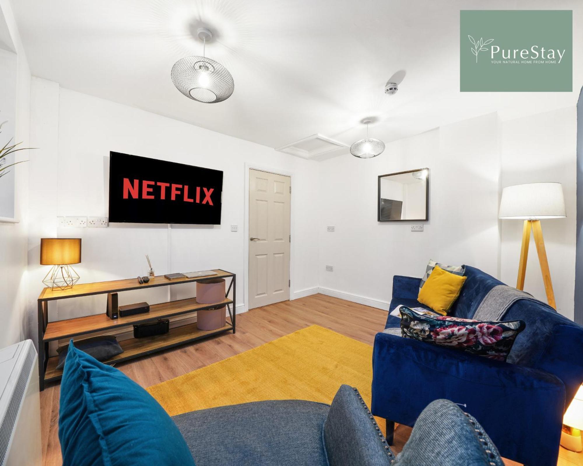 PureStay Luxury: Two-Bed Leamington Apartment Exterior photo