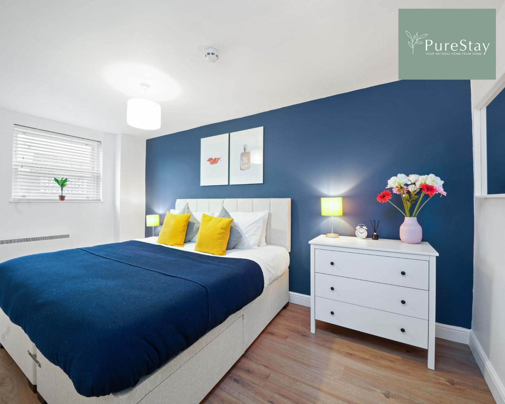 PureStay Luxury: Two-Bed Leamington Apartment Exterior photo
