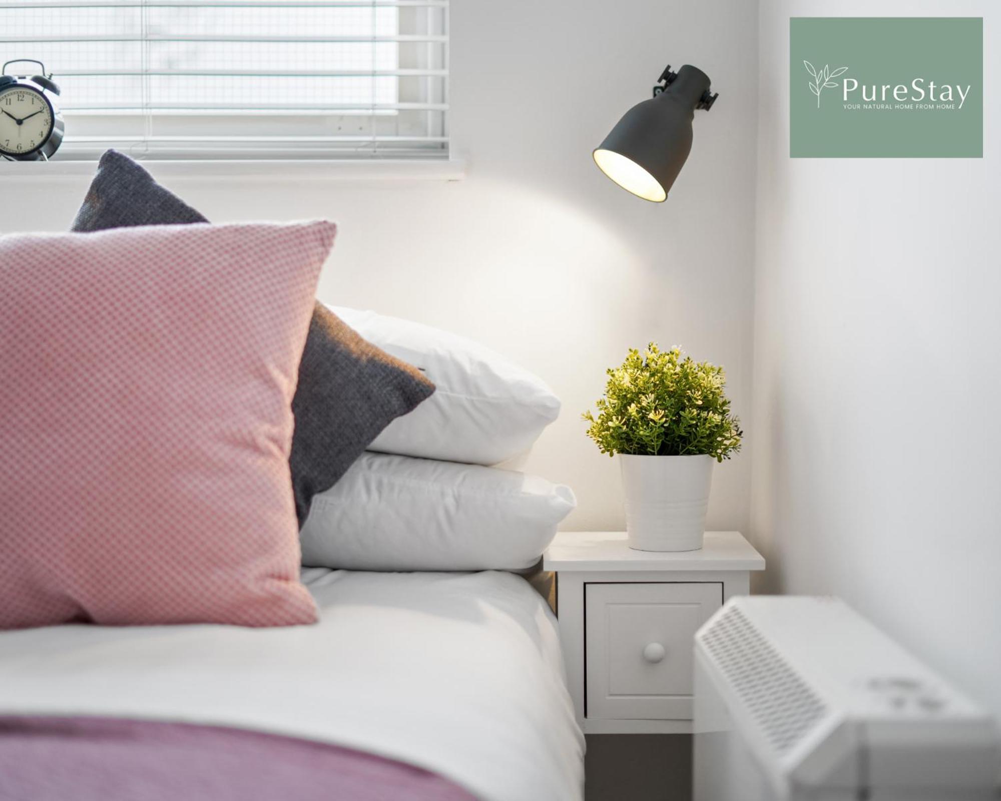 PureStay Luxury: Two-Bed Leamington Apartment Exterior photo
