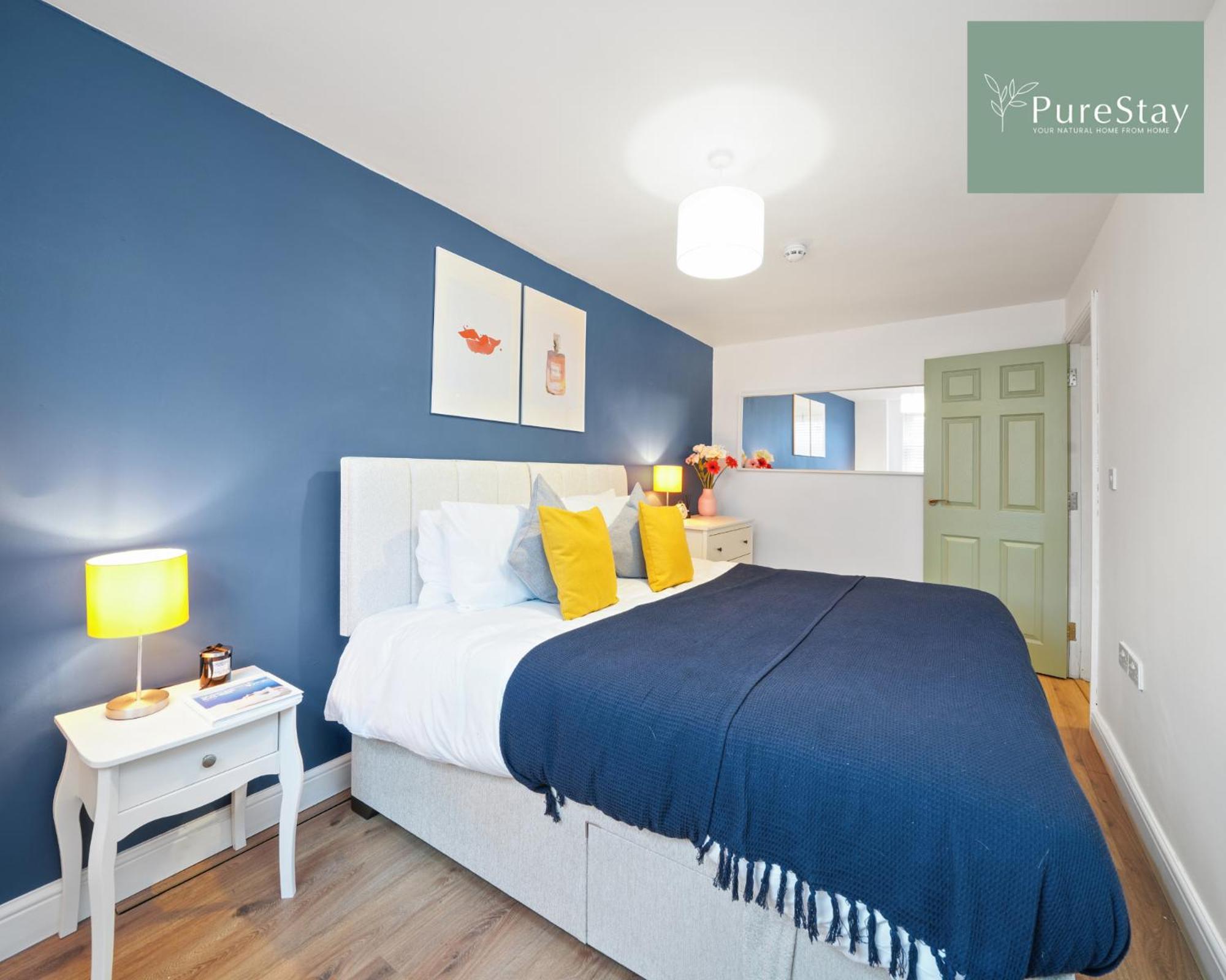PureStay Luxury: Two-Bed Leamington Apartment Exterior photo